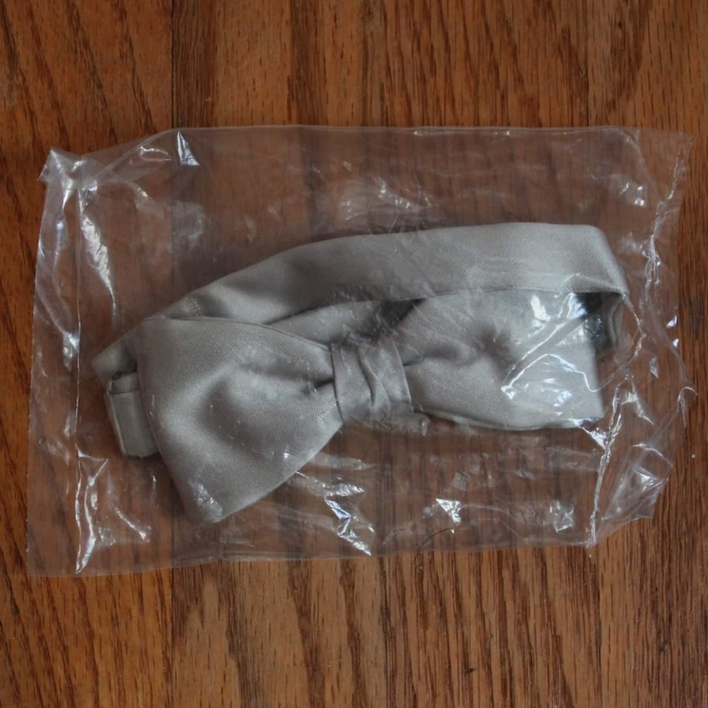 NWOT Vintage Unknown Brand Unisex Hook-On Bow Tie